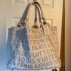 Fashionable Cream Paris Logo Tote